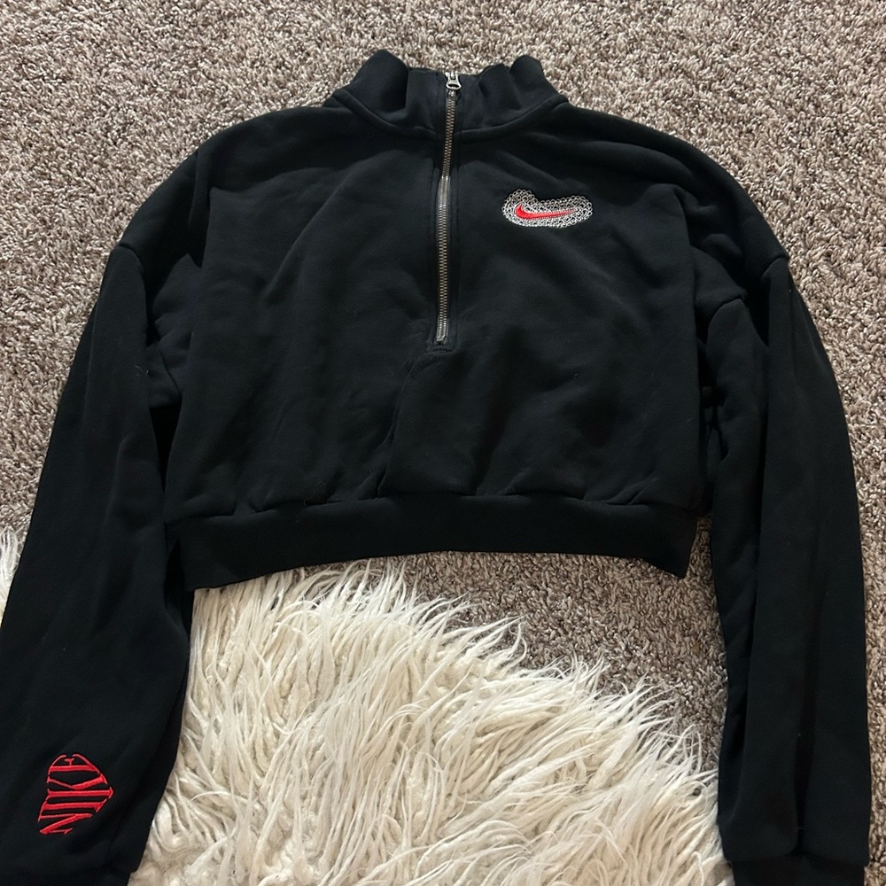 COPY - Nike. Half zip, cropped. Pullover.
